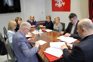 W Tomaszowie Mazowieckim powstanie drugie Centrum Usług Społecznych dla seniorów ‒ porozumienie podpisane