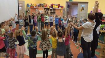  Przedszkolaki świętują 100-lecie odzyskania niepodległości przez Polskę
